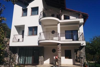 VILA SUPERBA 8 CAMERE CU PISCINA IN BRASOV, DRUMUL POIENII