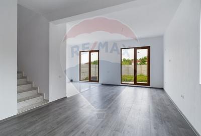 Casă cu 5 camere cu Teren 1000 Mp în Ostratu - 8