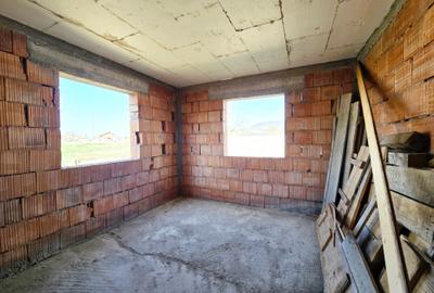 Casă individuală cu 5 camere cu Teren 1079 Mp în Ghioroc - 9