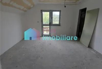 Casă cu 4 camere cu Teren 8450 Mp în Central - 16