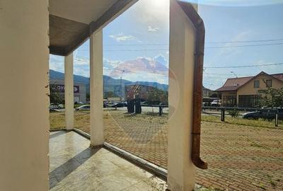 Spa?iu comercial de 40mp de inchiriat in zona 1 Mai - 3