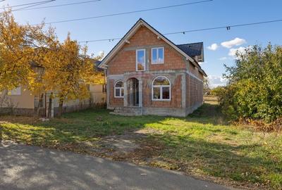 Casă la roșu cu teren generos, 500 mp, situată pe strada Ostașului - 3