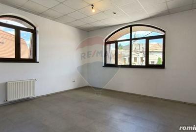 Spațiu comercial, de 190 mp, în Central - 13