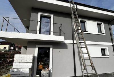 Duplex cu 5 camere cu Canalizare în Chinteni - 2