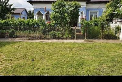 Casă cu 6 camere cu Teren 1300 Mp în Spătărei - 2