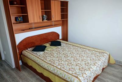 Apartament cu 2 camere decomandat în Micro 3 - 6