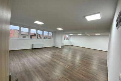 Spațiu comercial, de 130 mp, în Central - 7