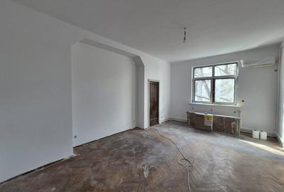 Apartament cu 4 camere decomandat în Eminescu