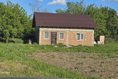 Casă cu 4 camere în Cuparu - 1