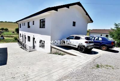 Apartament cu 3 camere decomandat în Dâmbu Pietros - 1