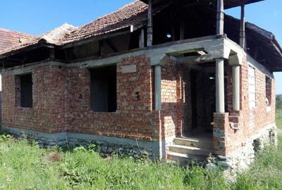Casă cu 3 camere cu Teren 780 Mp în Runcu - 5