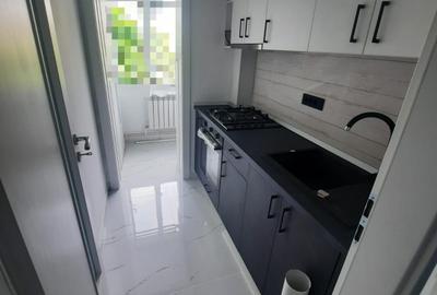 Apartament de 2 camere, etajul 3/4, zona Podu Ros - 5