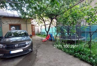 Casă individuală cu 4 camere cu Teren 288 Mp în Eroii Revoluției - 1
