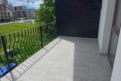 Apartament cu 3 camere decomandat în Tractorul - 7