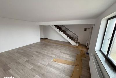 Casă cu 4 camere cu Teren 325 Mp în Domnești