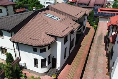Casă cu 7 camere cu Teren 360 Mp în Central - 1
