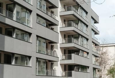 Apartament cu 4 camere decomandat în Tei