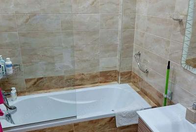 Apartament cu 2 camere decomandat în Girocului