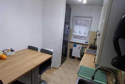 Decomandat cu 2 bai si 2 balcoane la etajul 2 - 1