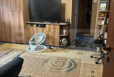 Apartament cu 3 camere semidecomandat în Rogerius