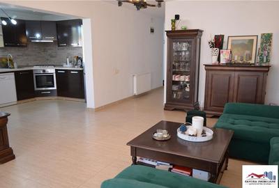 Casă cu 7 camere cu Teren 400 Mp în Central - 3