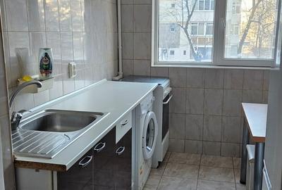 Apartament cu 3 camere semidecomandat în Titan