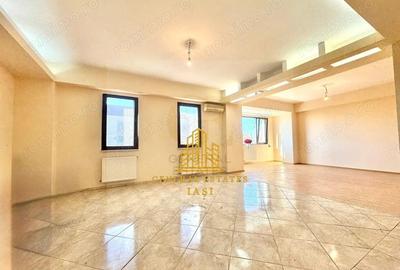 Apartament cu 3 camere semidecomandat în Tătărași