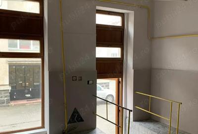 Spațiu comercial, de 40 mp, în Central - 9