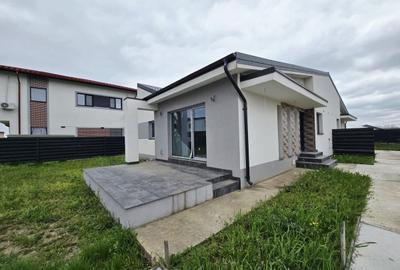 Casă cu 3 camere cu Teren 250 Mp în Tunari - 1