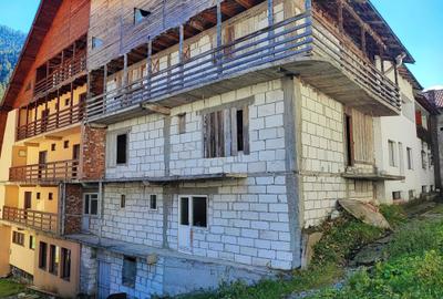 Apartament cu 4 camere decomandat în Arefu - 1