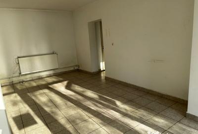 Spațiu comercial, de 38 mp, în Micro 4 - 2