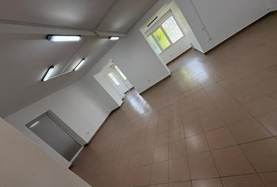 Spațiu comercial, de 140 mp, în Central - 3