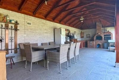 Casă cu Teren 1440 Mp în Central - 2