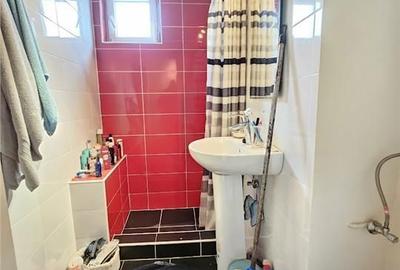 Apartament cu 2 camere decomandat, mobilat în Semicentral