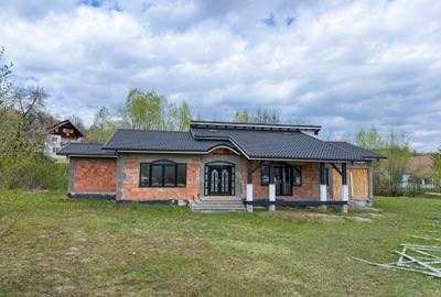 Casă individuală cu 6 camere cu Teren 1077 Mp în Bran - 1