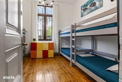 Casă cu 8 camere cu Canalizare în Central - 4