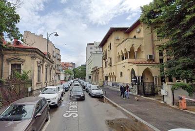 Casă cu 7 camere în P-ța Romană