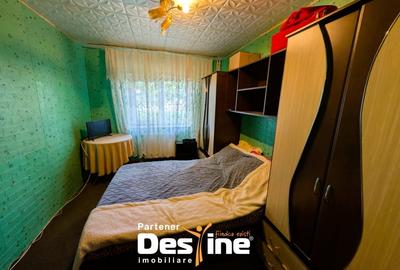 4 camere decomandat - 2 bai cu geam - centrala termica - simplu - la strada, CUG - 5