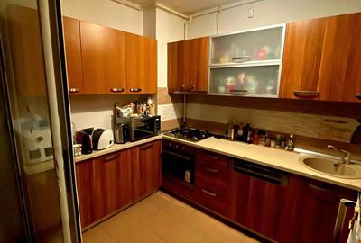 Apartament cu 3 camere decomandat în 13 Decembrie - 13