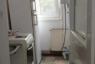 Apartament cu 3 camere semidecomandat în Central - 1
