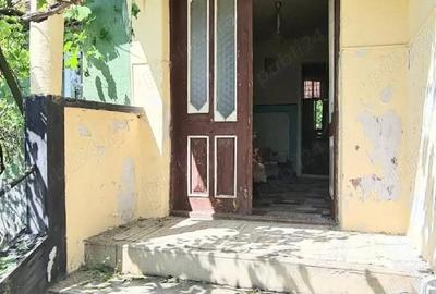 Casă cu 4 camere în Central - 1