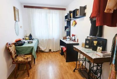 Apartament cu 3 camere decomandat în Astra