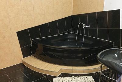 Apartament cu 4 camere decomandat în Central - 1
