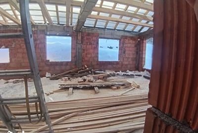 Casă cu 3 camere cu Teren 500 Mp în Central - 2