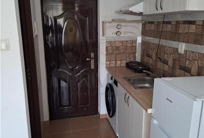 Garsonieră semidecomandată, mobilată în Lunei