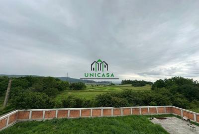 Casă cu 7 camere cu Teren 2000 Mp în Români