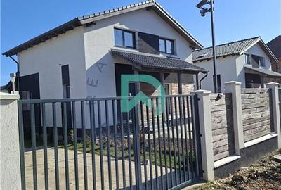 Casă cu 4 camere cu Canalizare în Cristian - 2