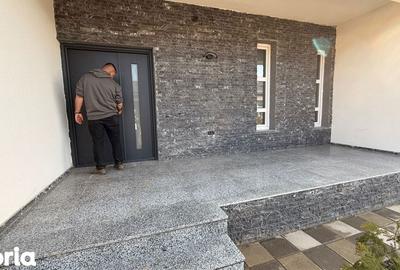 Casă cu 4 camere cu Canalizare în Domnești