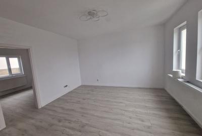 Duplex cu 3 camere cu Canalizare în Central - 30