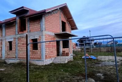 Casa cuplata (duplex spate in spate) bine construita cu predare - 1